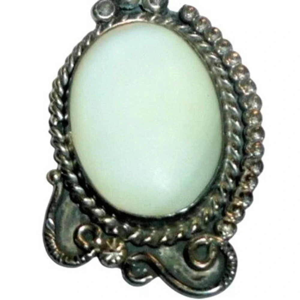 Vintage Southwestern Liquid Silver‎ Necklace White Cabochon Ornate Pendant